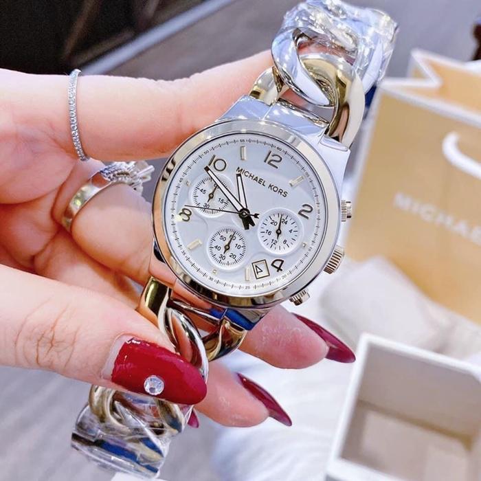  Shop Authentic Michael Kors Runway Twist Silver Dial Silver Stainless Steel Strap Watch for Women - MK3149 - Luxxuri