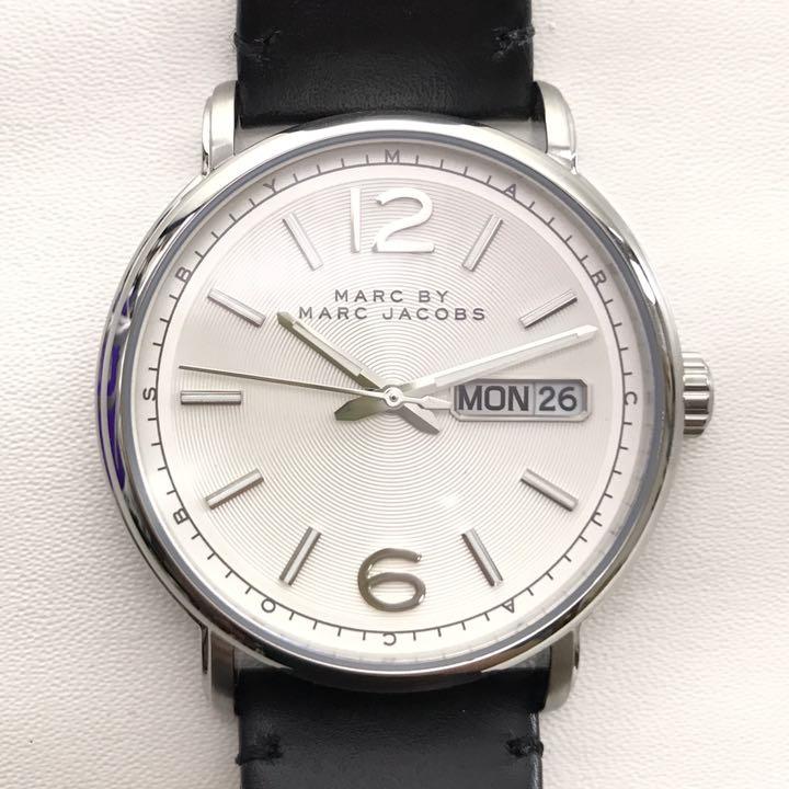  Shop Authentic Marc Jacobs Fergus White Dial Black Leather Strap Watch for Men - MBM5076 - Luxxuri