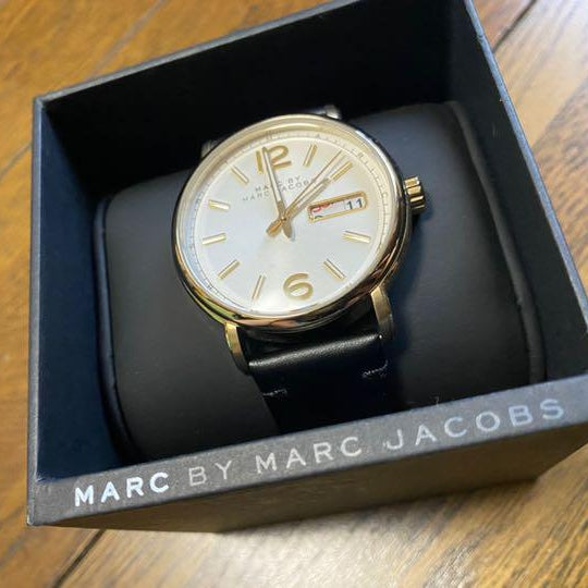  Shop Authentic Marc Jacobs Fergus White Dial Black Leather Strap Watch for Men - MBM5081 - Luxxuri