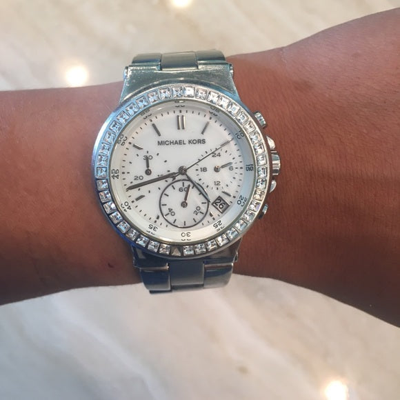  Shop Authentic Michael Kors Dylan Silver Dial Silver Steel Strap Watch for Women - MK5585 - Luxxuri