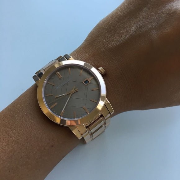  Shop Authentic Burberry The City Light Brown Dial Rose Gold Steel Strap Watch for Women - BU9005 - Luxxuri
