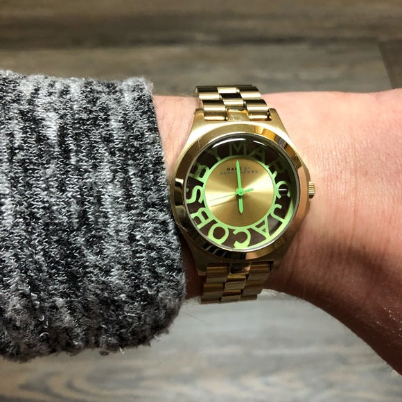  Shop Authentic Marc Jacobs Henry Gold Dial Gold Steel Strap Watch for Women - MBM3295 - Luxxuri