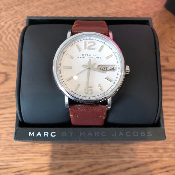  Shop Authentic Marc Jacobs Fergus White Dial Brown Leather Strap Watch for Men - MBM5080 - Luxxuri