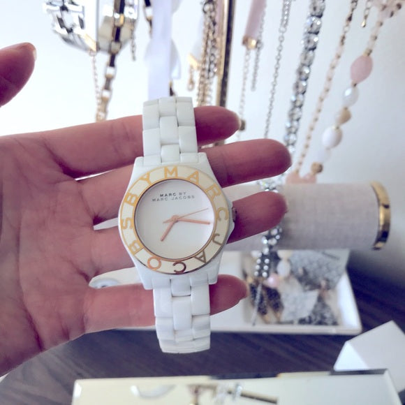  Shop Authentic Marc Jacobs Blade White Dial White Ceramic Strap Watch for Women - MBM9502 - Luxxuri