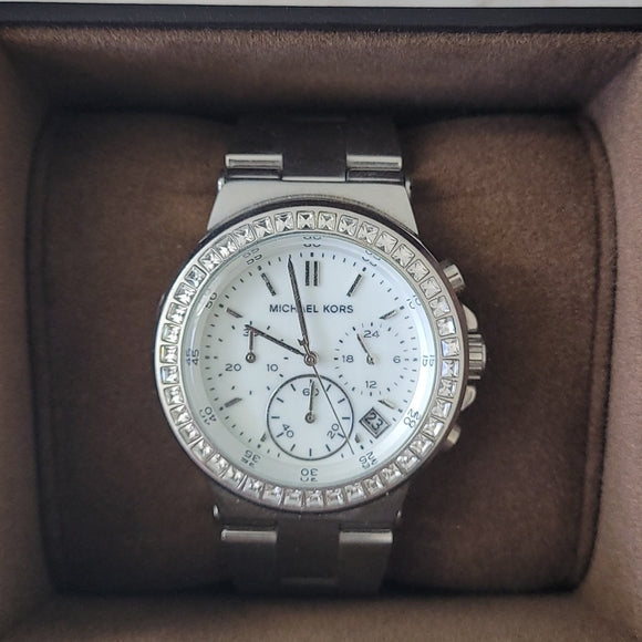 Shop Authentic Michael Kors Dylan Silver Dial Silver Steel Strap Watch for Women - MK5585 - Luxxuri