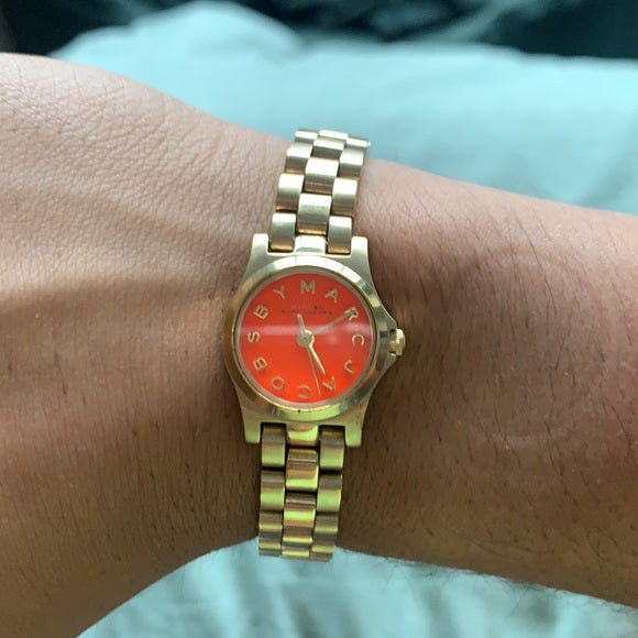  Shop Authentic Marc Jacobs Henry Dinky Red Dial Gold Steel Strap Watch for Women - MBM3202 - Luxxuri