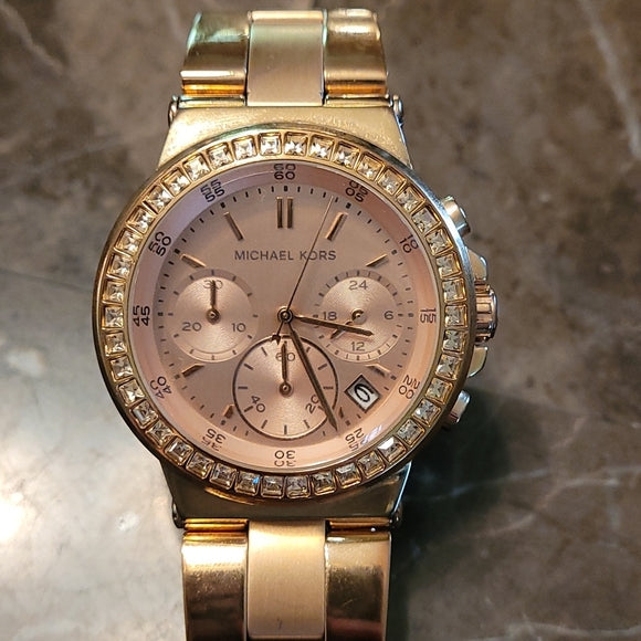  Shop Authentic Michael Kors Dylan Rose Gold Rose Gold Steel Strap Watch for Women - MK5586 - Luxxuri