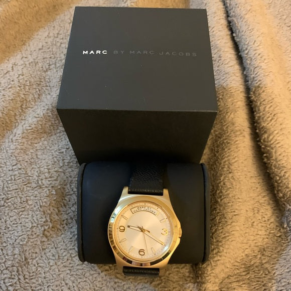  Shop Authentic Marc Jacobs Baby Dave Gold Dial Black Leather Strap Watch for Women - MBM1264 - Luxxuri