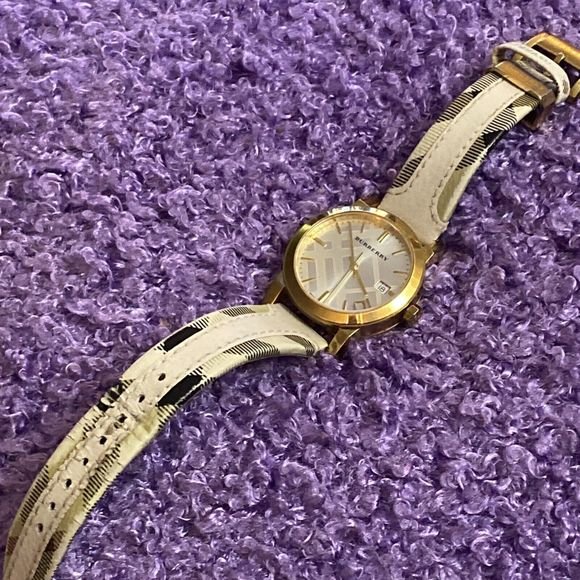  Shop Authentic Burberry The City White Dial White Leather Strap Watch for Women - BU9110 - Luxxuri