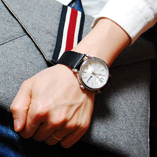  Shop Authentic Marc Jacobs Fergus White Dial Black Leather Strap Watch for Men - MBM5076 - Luxxuri