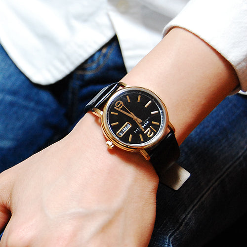  Shop Authentic Marc Jacobs Fergus Black Dial Black Leather Strap Watch for Women - MBM8651 - Luxxuri