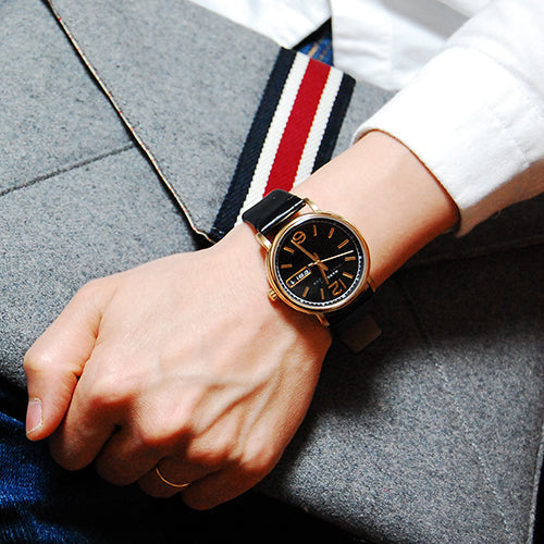  Shop Authentic Marc Jacobs Fergus Black Dial Black Leather Strap Watch for Women - MBM8651 - Luxxuri