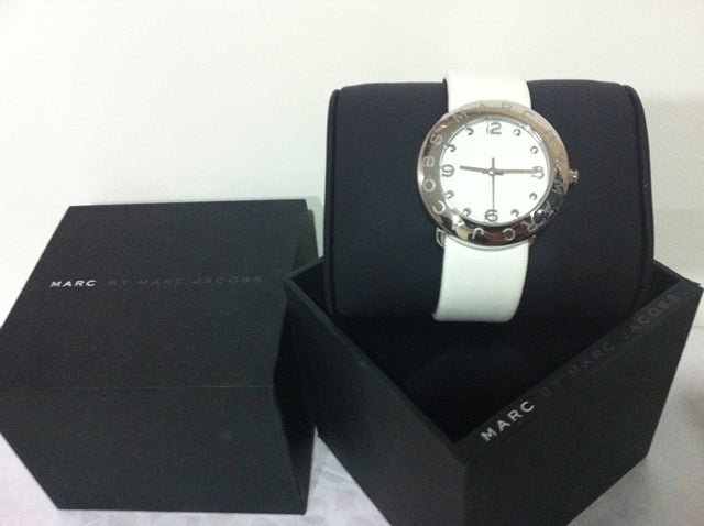  Shop Authentic Marc Jacobs Amy White Dial White Leather Strap Watch for Women - MBM1136 - Luxxuri