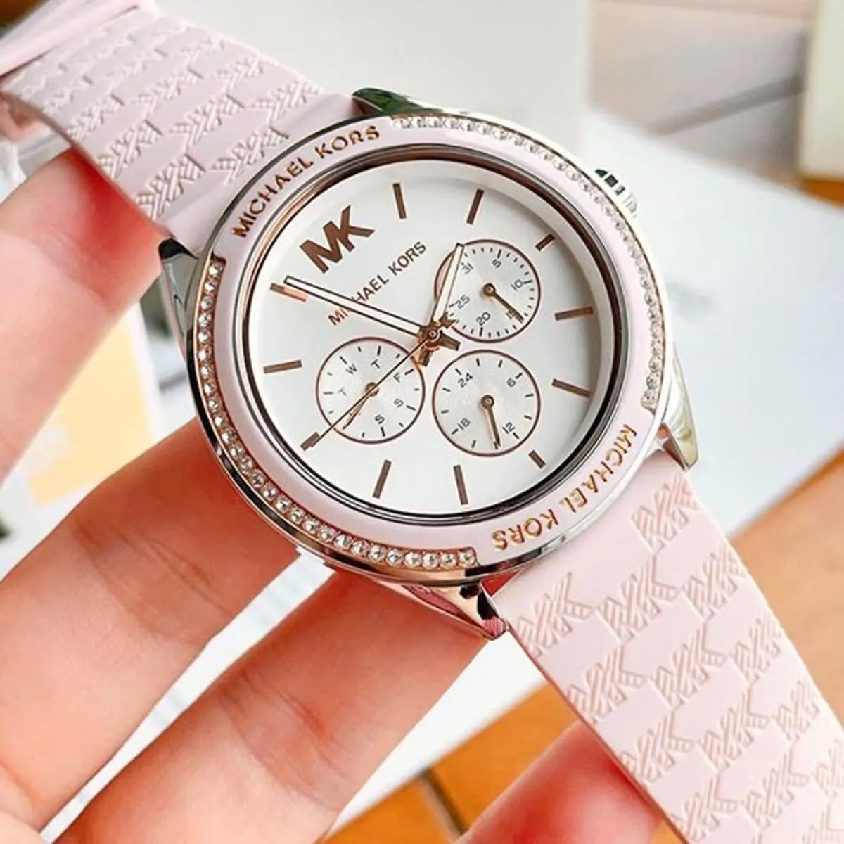  Shop Authentic Michael Kors Jessa Quartz Silver Dial Pink Silicone Strap Watch For Women - MK7268 - Luxxuri