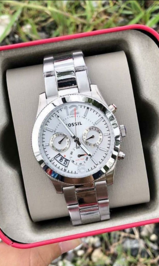  Shop Authentic Fossil Boyfriend Multifunction Silver Dial Silver Steel Strap Watch for Women - ES3883 - Luxxuri