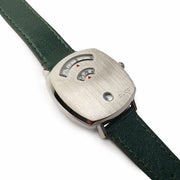  Shop Authentic Gucci Grip Quartz Silver Dial Green Leather Strap Unisex Watch - YA157406 - Luxxuri