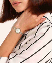  Shop Authentic Guess Monroe Silver Dial Rose Gold Steel Strap Watch For Women - W1152L3 - Luxxuri