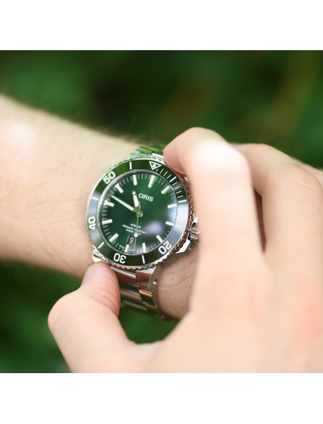  Shop Authentic Oris Aquis Date Green Dial Silver Steel Strap Watch for Men - 0173377304157-0782405PEB - Luxxuri