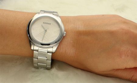  Shop Authentic Guess Cubed Analog Silver Dial Silver Steel Strap Watch For Women - GW0606L1 - Luxxuri