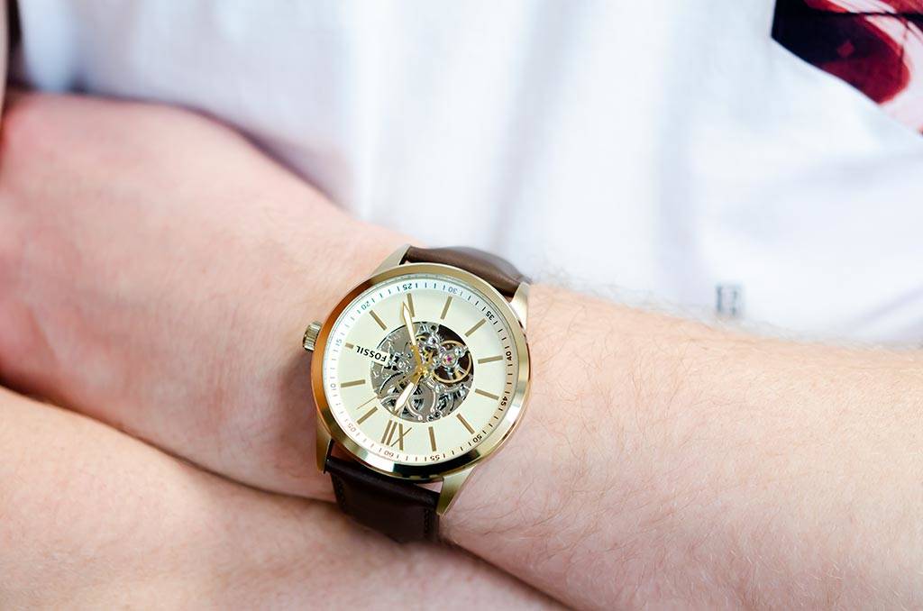  Shop Authentic Fossil Flynn Mechanical Skeleton Beige Dial Brown Leather Strap Watch for Men - BQ2215 - Luxxuri