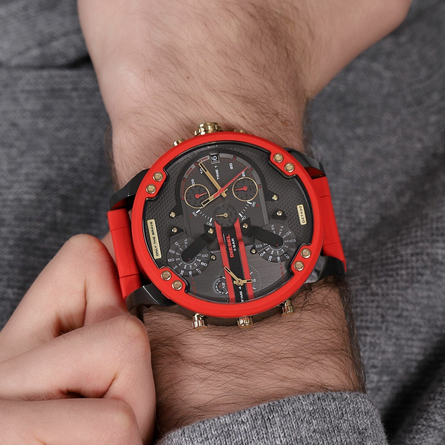  Shop Authentic Diesel Mr Daddy 2.0 Chronograph Grey Dial Red Rubber Strap Watch For Men - DZ7430 - Luxxuri