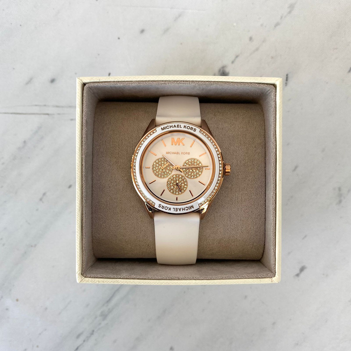  Shop Authentic Michael Kors Quartz Pink Dial Pink Silicone Strap Watch For Women - MK6946 - Luxxuri