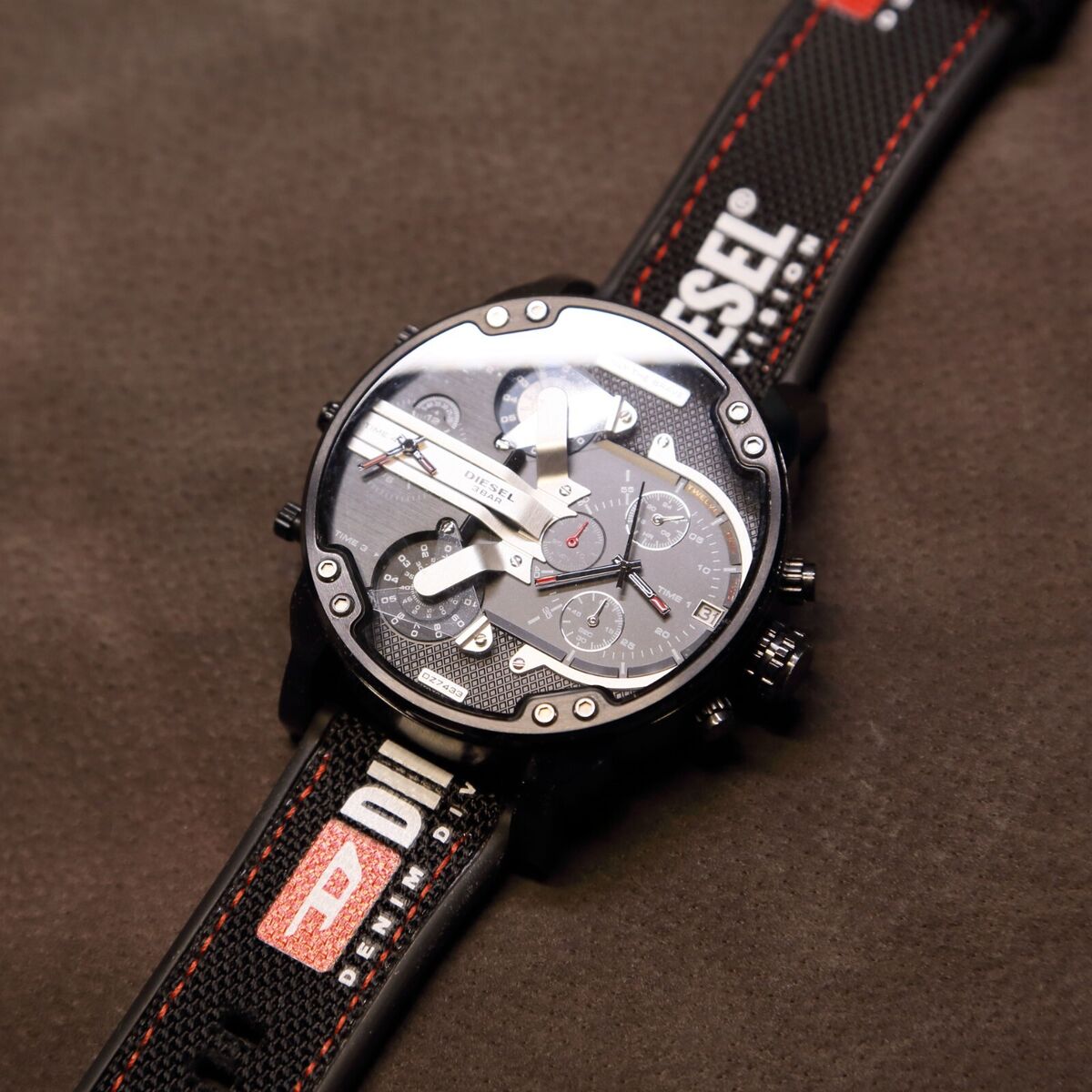  Shop Authentic Diesel Mr. Daddy 2.0 Quartz Black Dial Black Nylon Strap Watch For Men - DZ7433 - Luxxuri