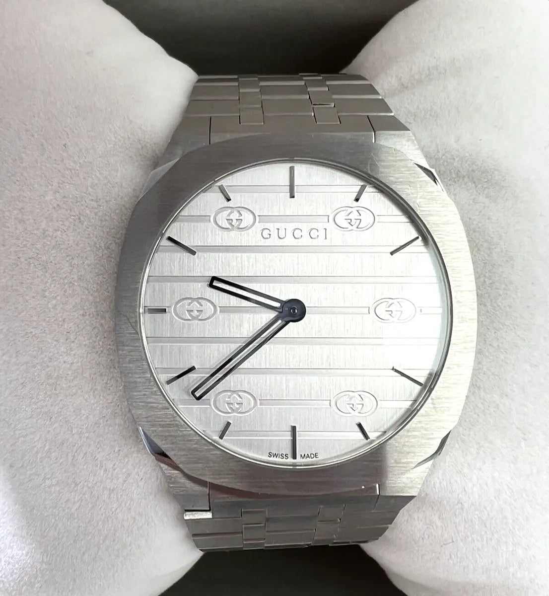  Shop Authentic Gucci 25H Quartz Silver Dial Silver Steel Strap Unisex Watch - YA163407 - Luxxuri