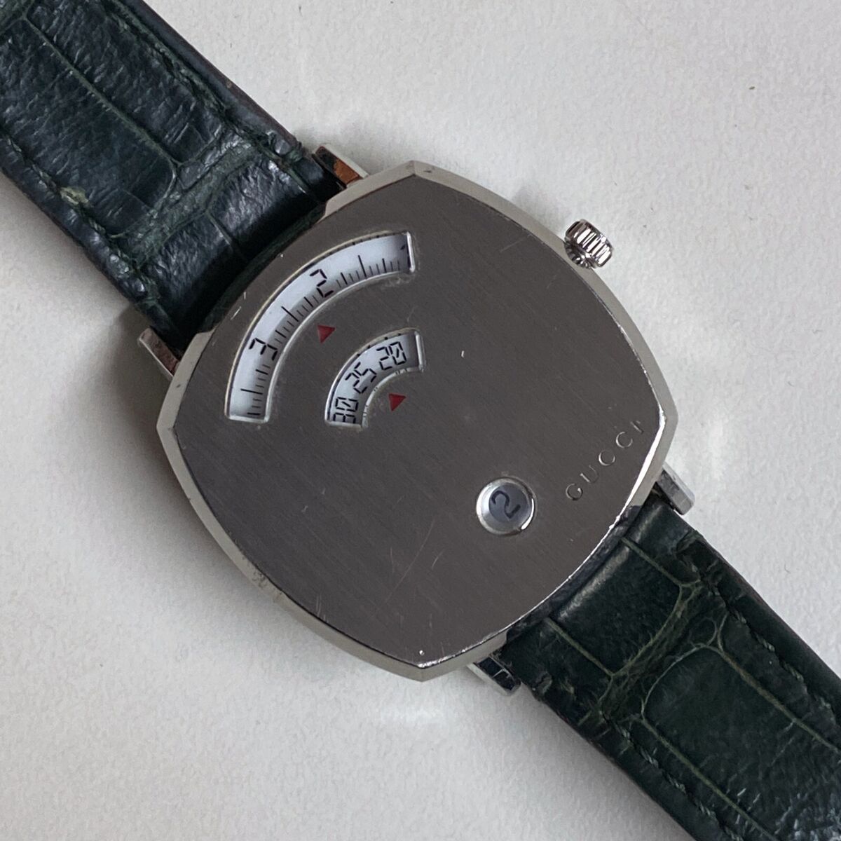  Shop Authentic Gucci Grip Quartz Silver Dial Green Leather Strap Watch For Women - YA157404 - Luxxuri