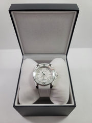  Shop Authentic Gucci Dive Quartz White Dial White Rubber Strap Watch For Men - YA136337 - Luxxuri