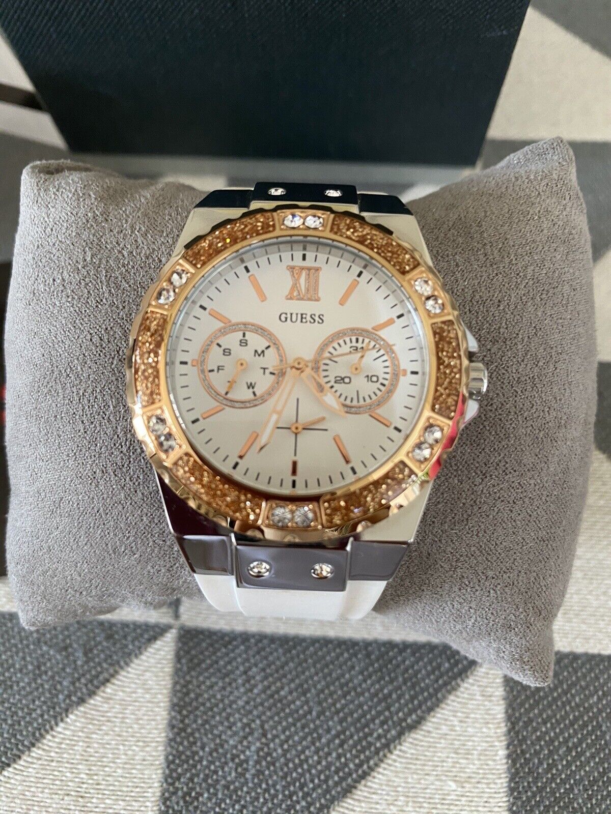  Shop Authentic Guess Limelight White Dial White Rubber Strap Watch for Women - W1053L2 - Luxxuri