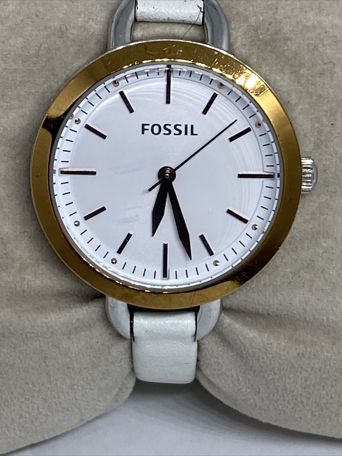  Shop Authentic Fossil Classic Minute White Dial White Leather Strap Watch for Women - BQ3328 - Luxxuri