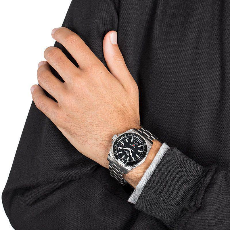  Shop Authentic Gucci Dive Quartz Black Dial Silver Steel Strap Watch For Men - YA136301 - Luxxuri