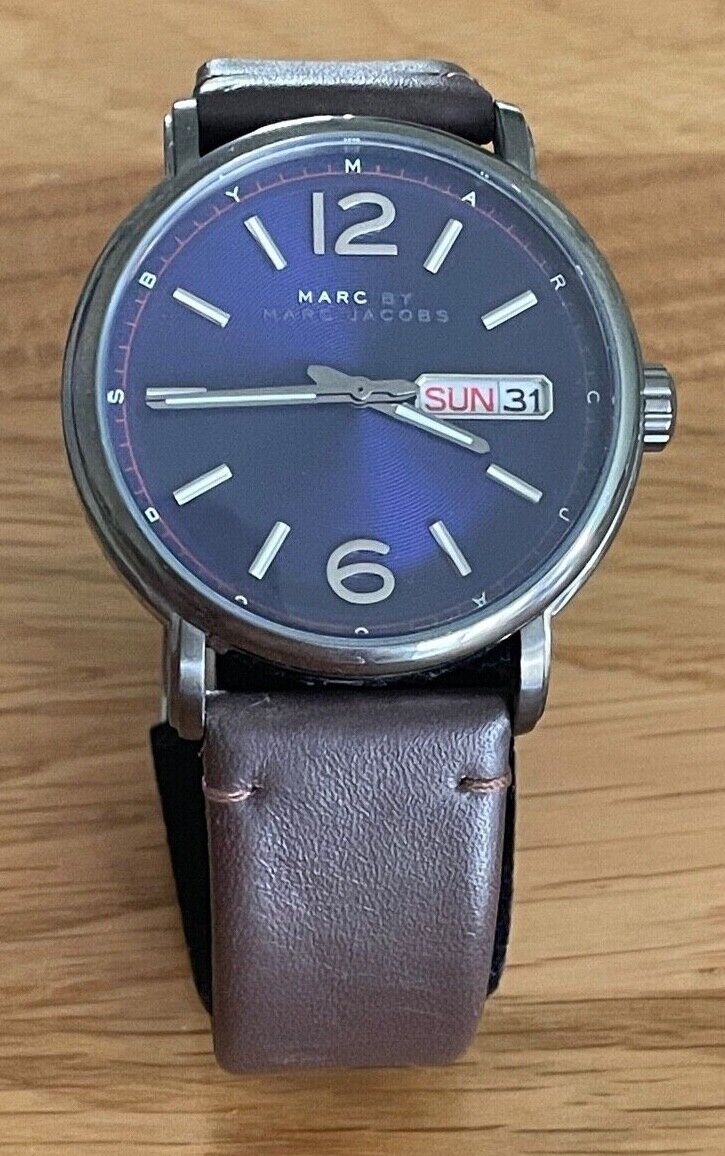  Shop Authentic Marc Jacobs Fergus Blue Dial Brown Leather Strap Watch for Men - MBM5078 - Luxxuri