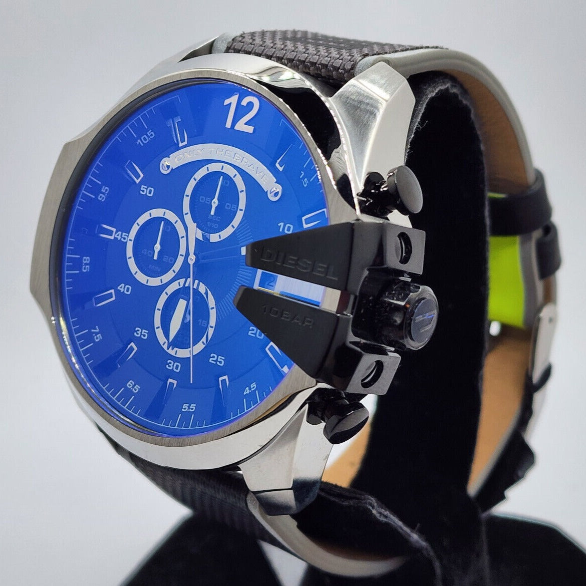  Shop Authentic Diesel Mega Chief Quartz Black Dial Grey Leather Strap Watch For Men - DZ4523 - Luxxuri
