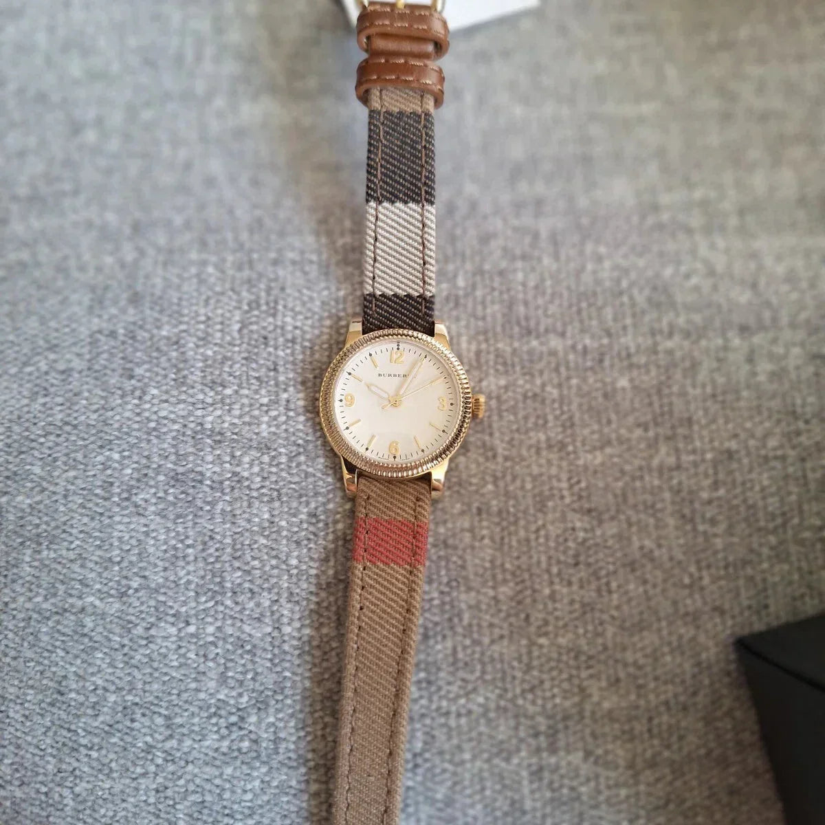 Shop Authentic Burberry Utilitarian White Dial Multicolor Leather Strap Watch for Women - BU7851 - Luxxuri