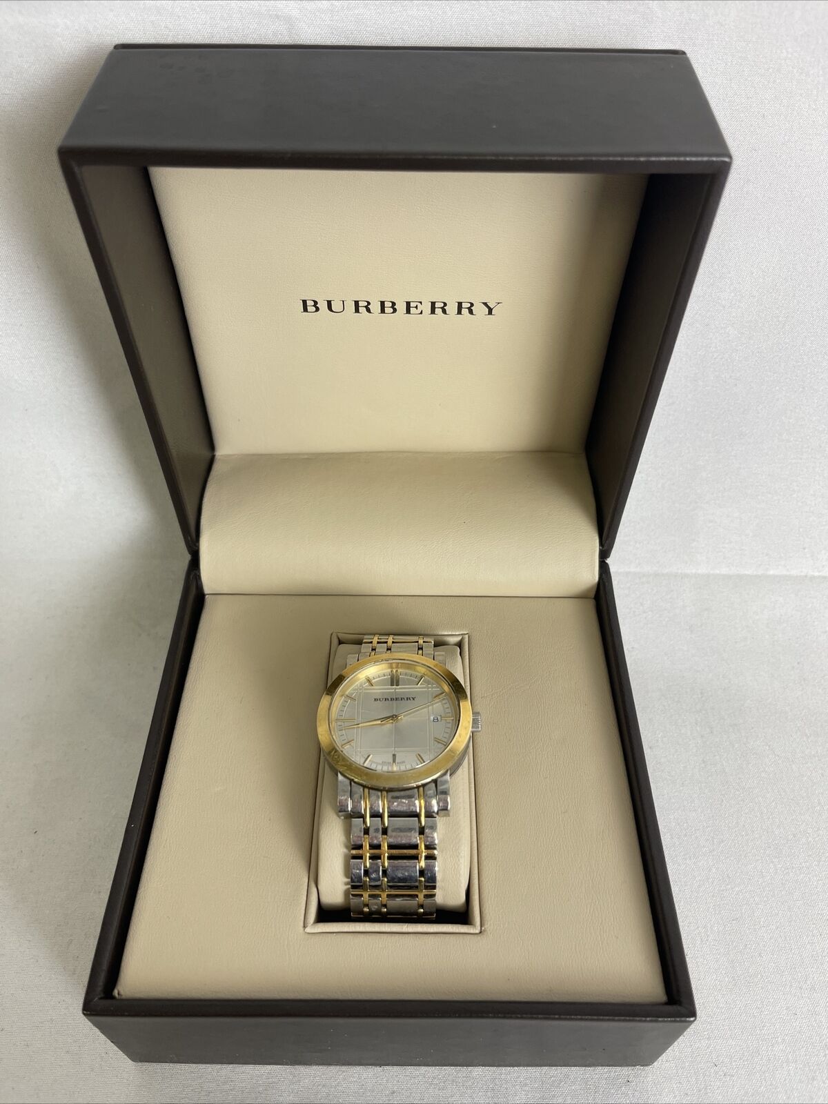  Shop Authentic Burberry Heritage White Dial Two Tone Stainless Steel Strap Watch for Men - BU1358 - Luxxuri