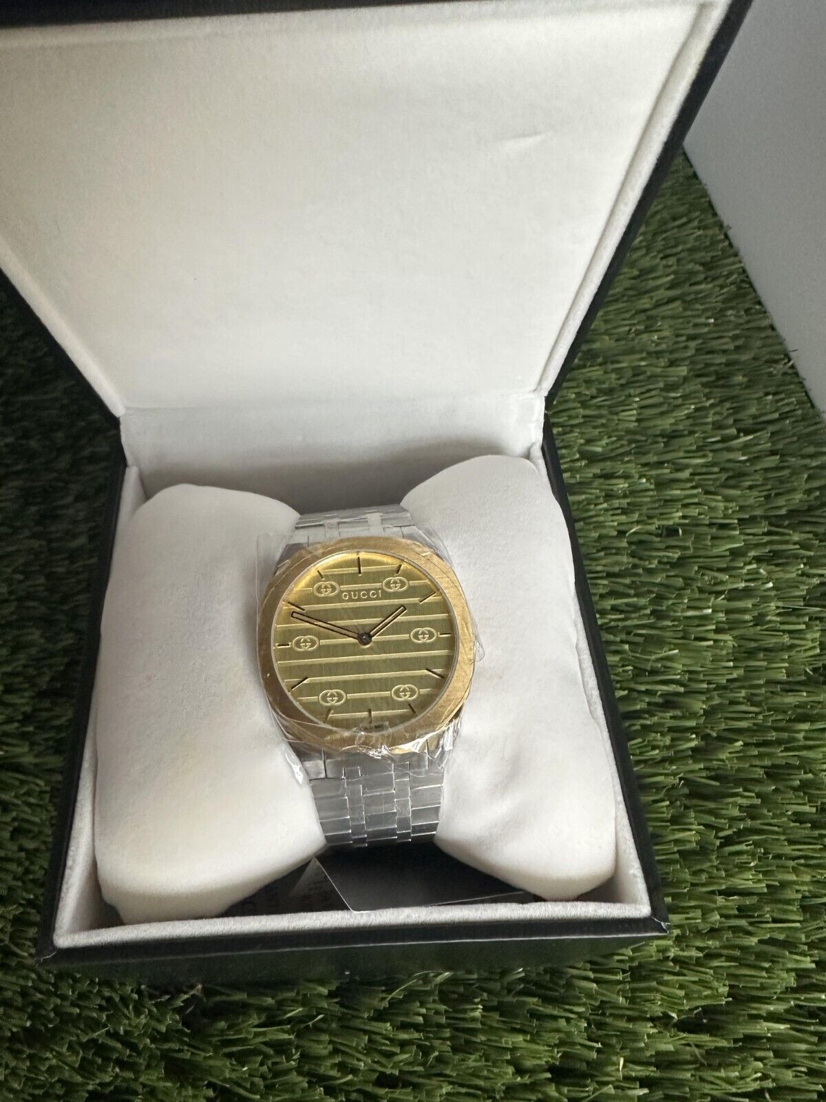  Shop Authentic Gucci 25H Quartz Gold Dial Silver Steel Strap Watch for Men - YA163405 - Luxxuri