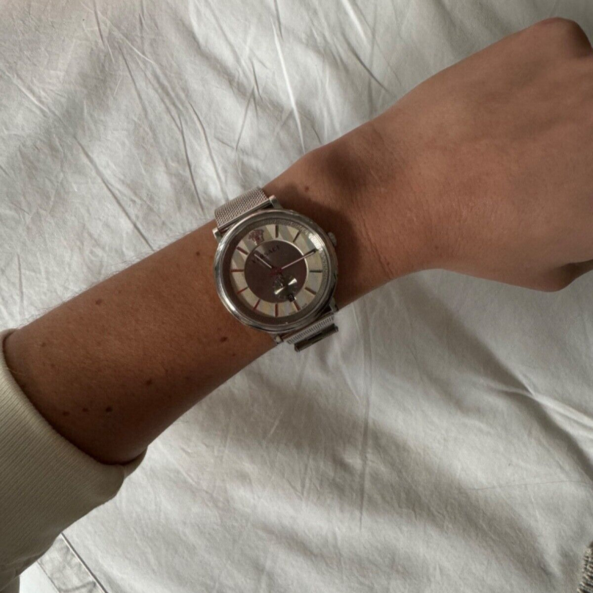  Shop Authentic Versace V-Circle Silver Dial Silver Mesh Bracelet Watch for Men - VBQ060017 - Luxxuri