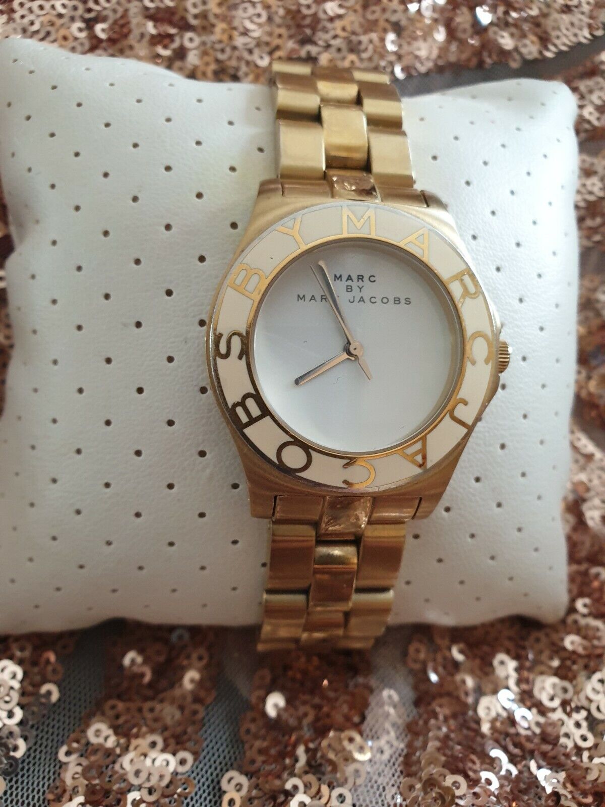  Shop Authentic Marc Jacobs Blade White Dial Gold Steel Strap Watch for Women - MBM3050 - Luxxuri