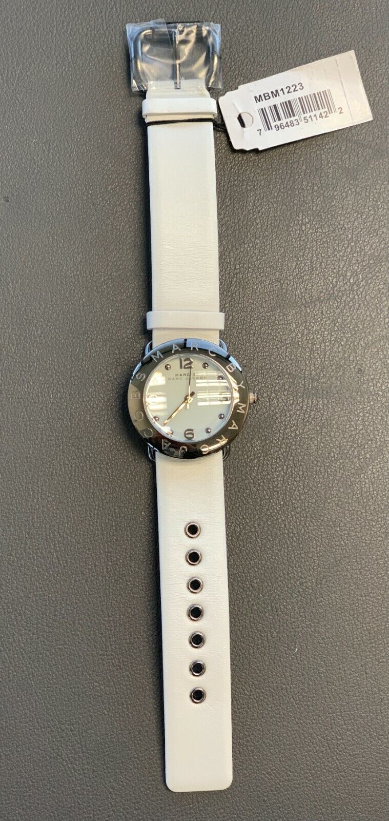  Shop Authentic Marc Jacobs Blade White Dial White Leather Strap Watch for Women - MBM1223 - Luxxuri