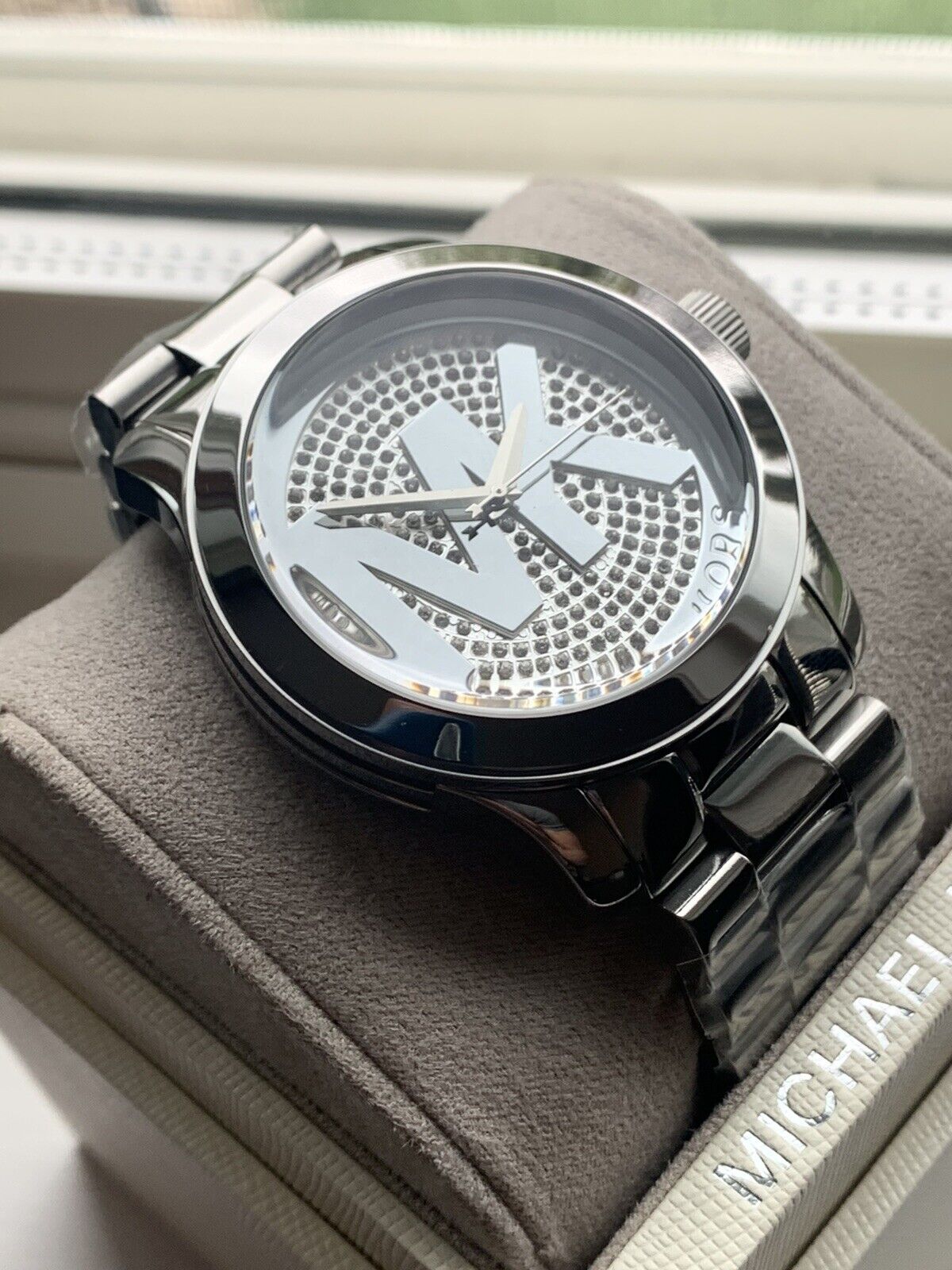  Shop Authentic Michael Kors Runway Silver Dial Silver Steel Strap Watch for Women - MK5544 - Luxxuri