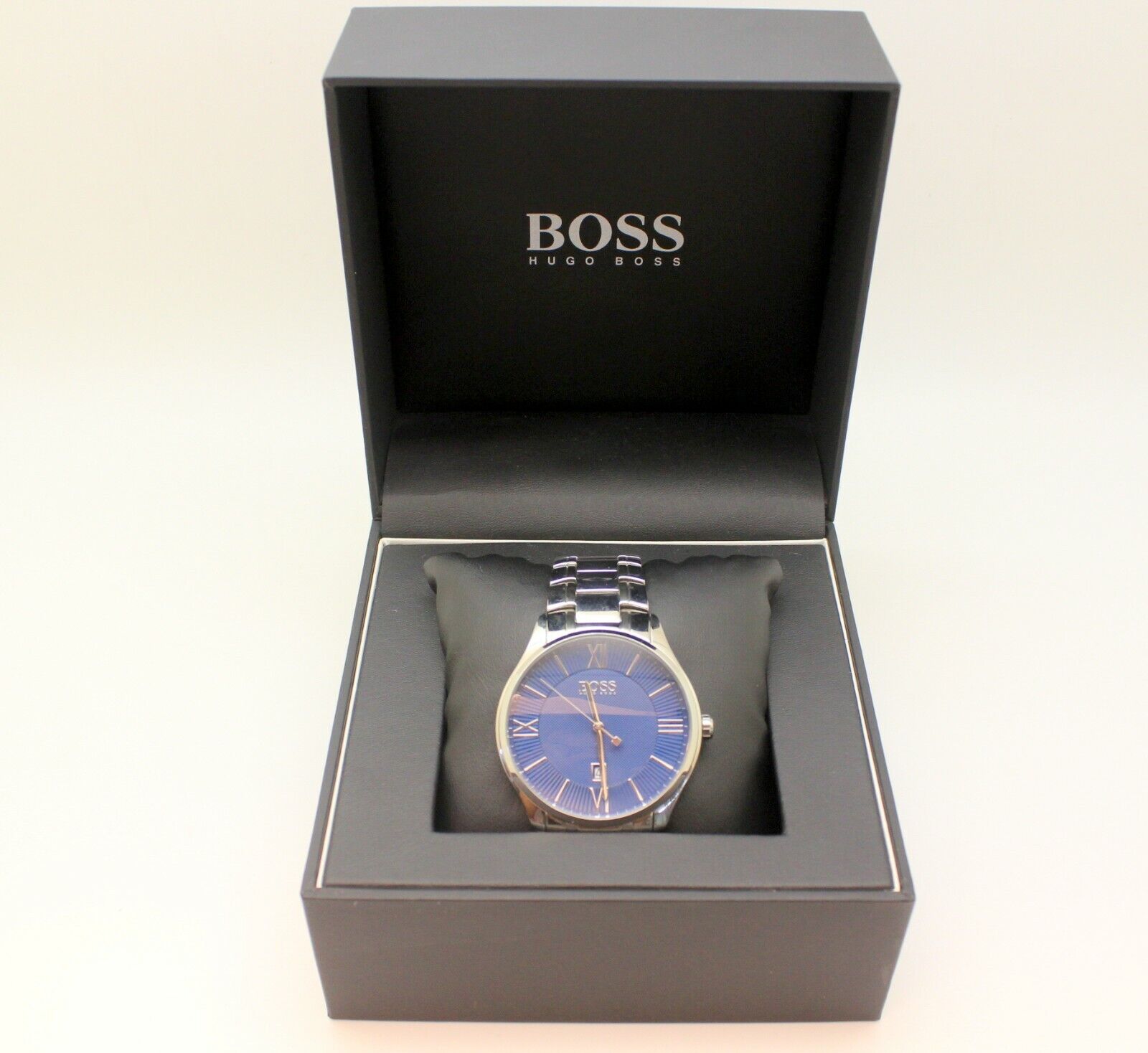  Shop Authentic Hugo Boss Governer Blue Dial Silver Steel Strap Watch for Men - 1513487 - Luxxuri