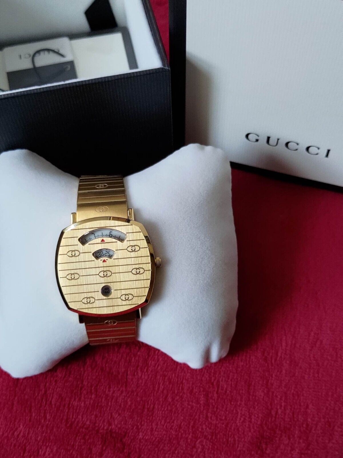  Shop Authentic Gucci Grip Quartz Yellow Gold Dial Gold Steel Strap Unisex Watch - YA157409 - Luxxuri