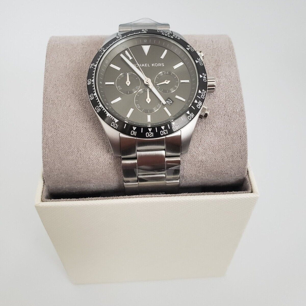 Shop Authentic Michael Kors Layton Chronograph Green Dial Silver Steel Strap Watch For Men - MK8912 - Luxxuri