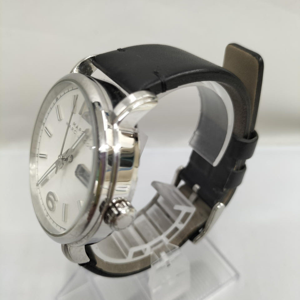  Shop Authentic Marc Jacobs Fergus White Dial Black Leather Strap Watch for Men - MBM5076 - Luxxuri