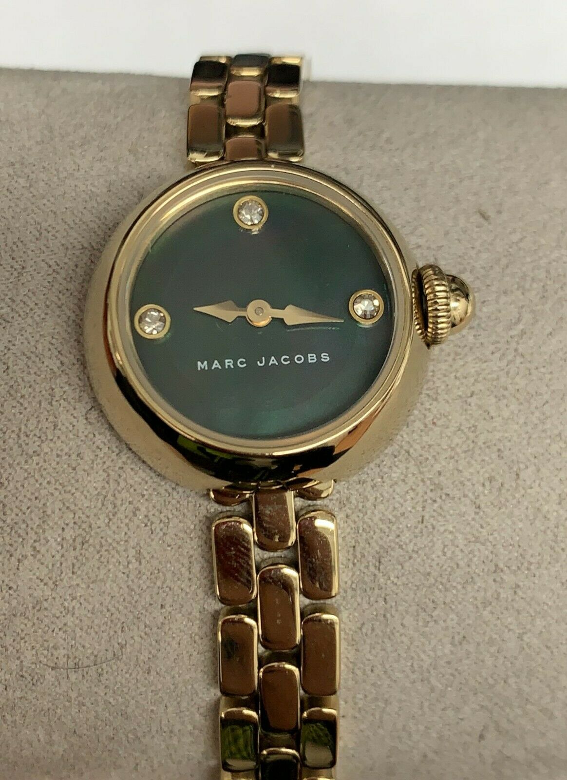  Shop Authentic Marc Jacobs Courtney Mother of Pearl Black Dial Gold Steel Strap Watch for Women - MJ3460 - Luxxuri