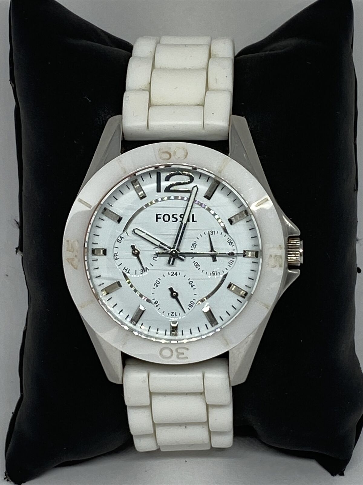  Shop Authentic Fossil Ceramic White Dial White Ceramic Strap Watch for Women - CE1002 - Luxxuri