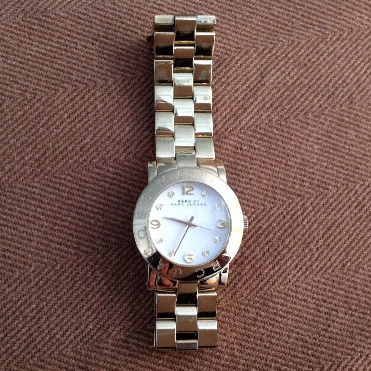  Shop Authentic Marc Jacobs Henry Silver Dial Silver Steel Strap Watch for Women - MBM3276 - Luxxuri