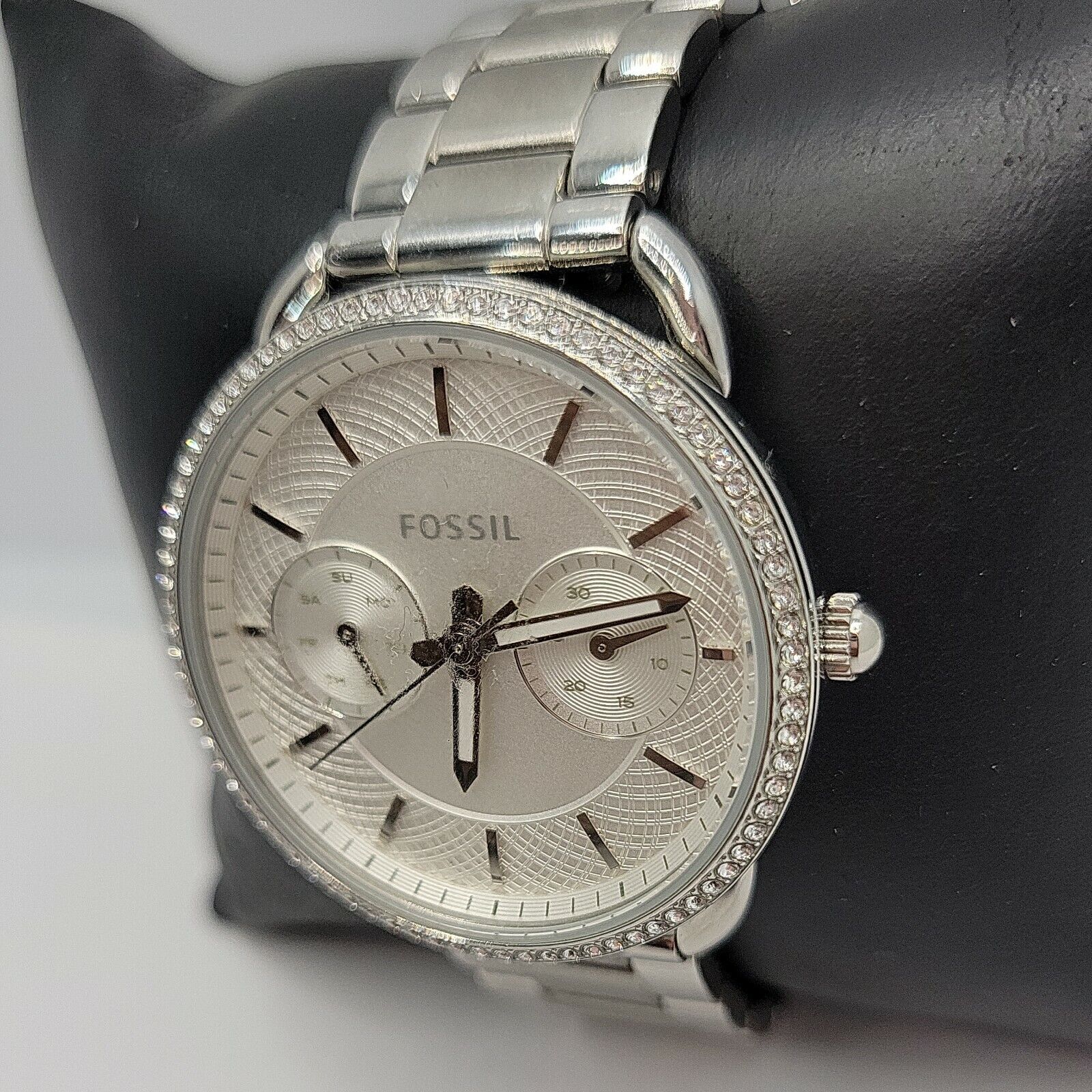  Shop Authentic Fossil Tailor White Dial Silver Steel Strap Watch for Women - ES4262 - Luxxuri
